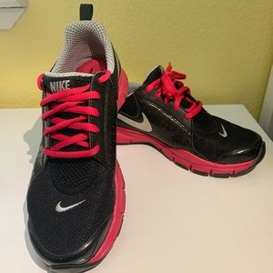 Nike sneakers size 6